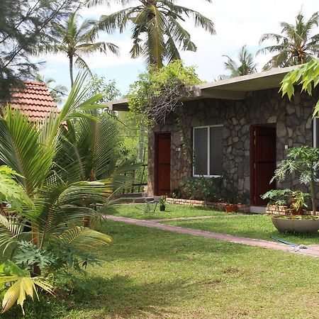Airport Green Hotel Katunayake Exterior photo