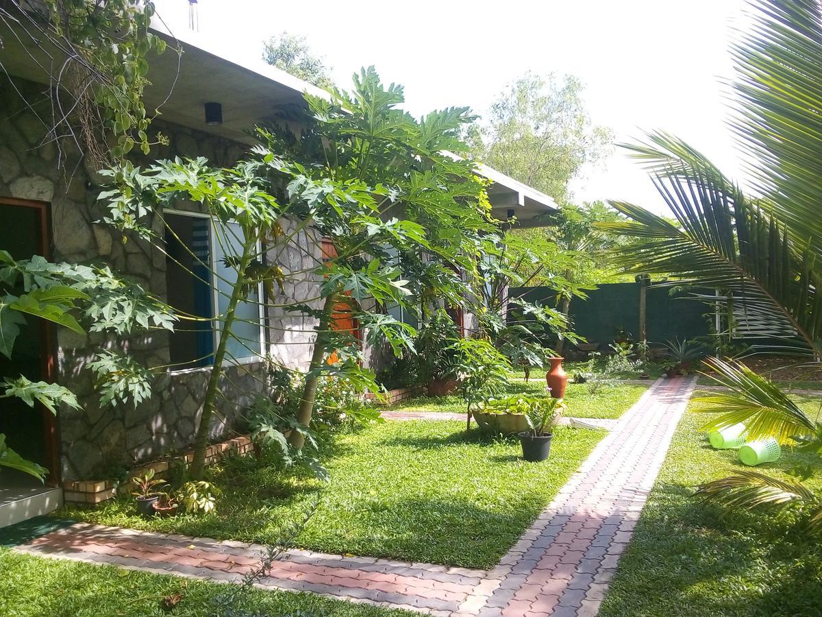 Airport Green Hotel Katunayake Exterior photo