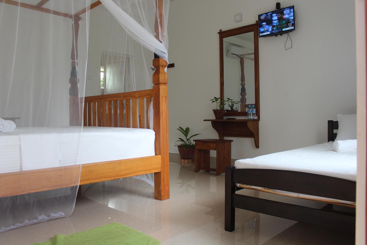 Airport Green Hotel Katunayake Exterior photo