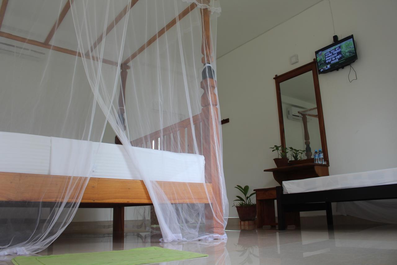 Airport Green Hotel Katunayake Exterior photo
